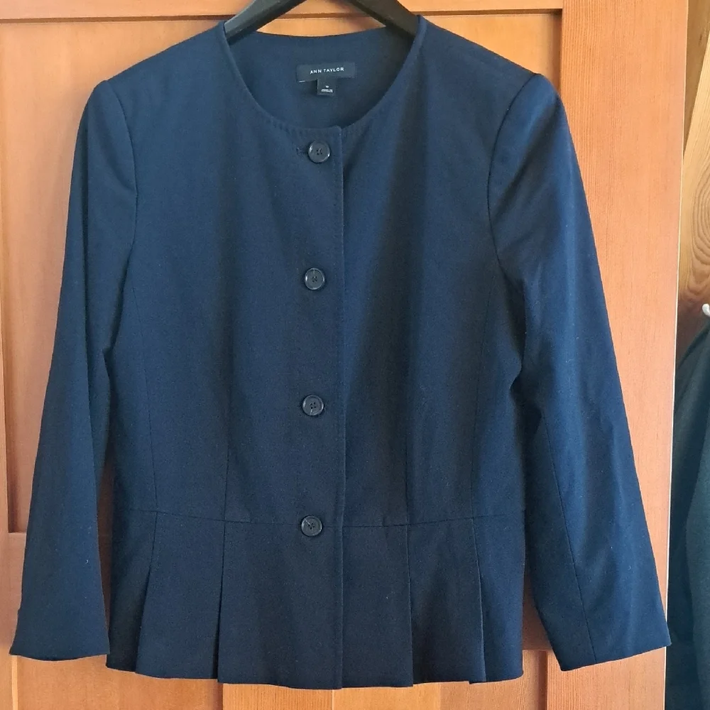 Ann Taylor Navy Women's Blazer with Pants Suit Size 10 - Picture 2 of 12